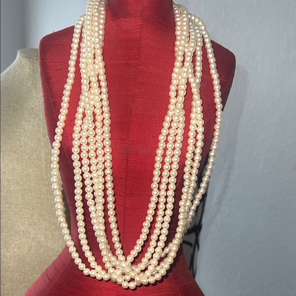 Elegant Cream Pearl Necklace